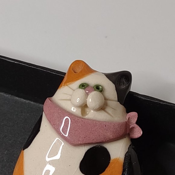 Cute Ceramic Orange, White, And Black Cat Brooch - Picture 2 of 8